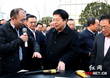 长沙市观摩团“检阅”军民融合产业 一枚鸡蛋也身怀“绝技”