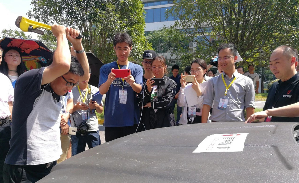 人民日报、新华社、中央电视台记者齐聚盾甲新材,点赞弹性装甲涂层材料 人民日报、新华社、中央电视台记者齐聚盾甲新材,点赞弹性装甲涂层材料